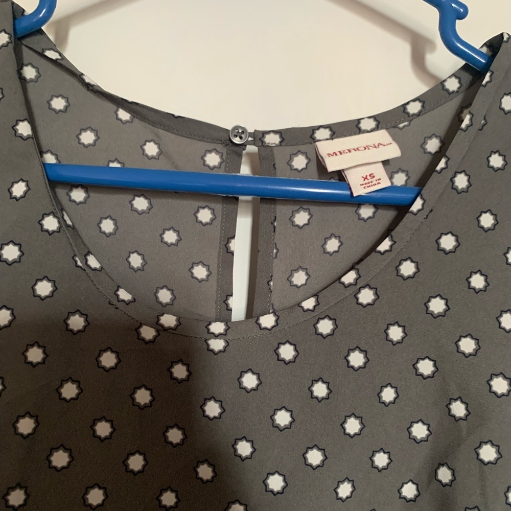 ✨Gray & White Merona Sleeveless Sunburst Polka Dot Blouse